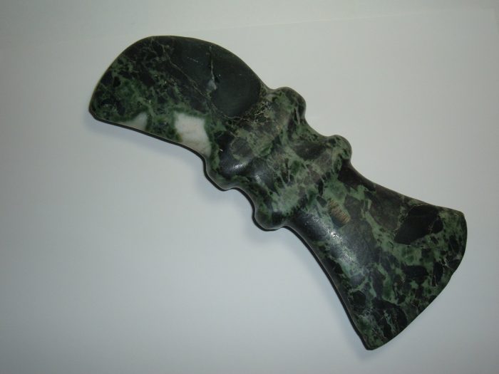 EXQUISITE RARE  OHIO CHLORITE BOWTIE WINGED BANNERSTONE